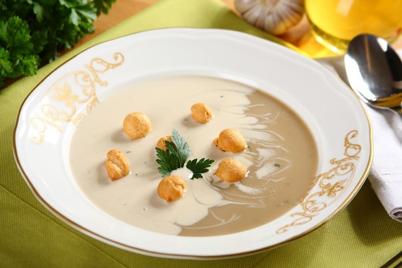 Zupa borowikowa w dwóch kolorach 