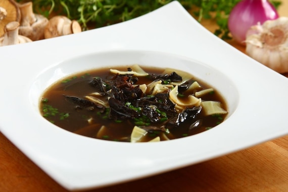 Zupa grzybowa z łazankami