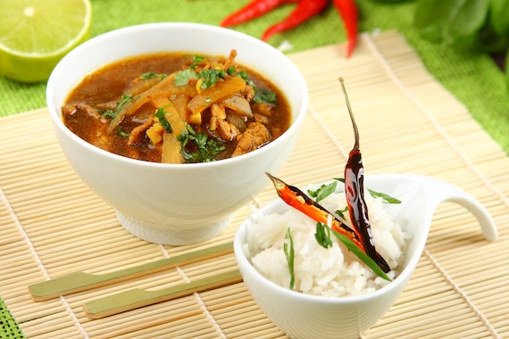 Zupa imbirowa z kurczakiem i trawą cytrynową