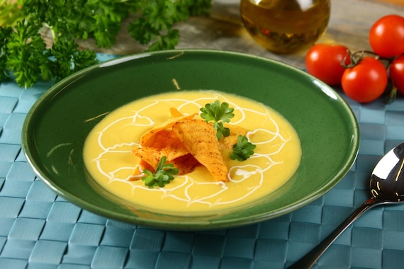Zupa krem z kukurydzy z chipsami nachos