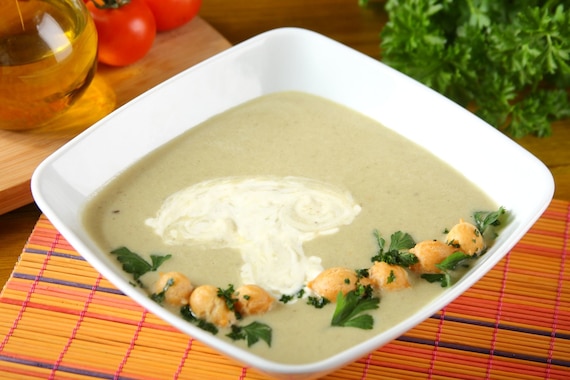 Zupa krem z pieczarek z groszkiem ptysiowym