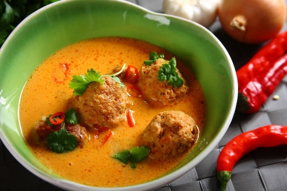 Zupa paprykowa z pulpetami 