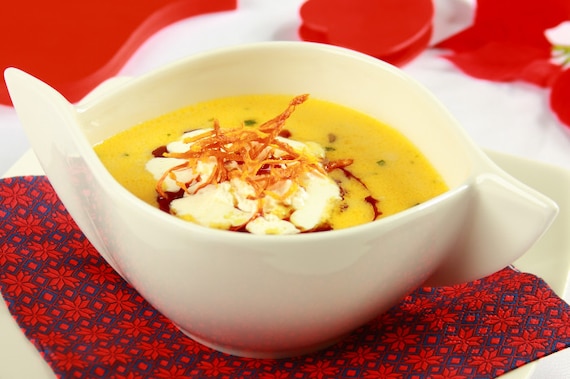 Zupa rybaka z grzybową nutą i olejem z dyni 