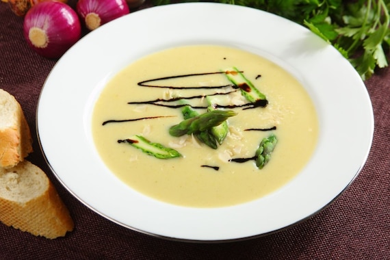 Zupa z zielonych szparagów