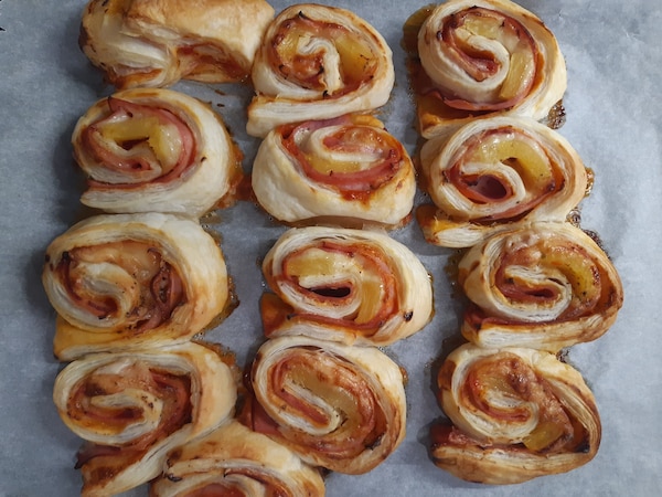 Ślimaczki z ciasta francuskiego z serem i szynką - VIDEO - zdjęcie użytkownika - zdjęcie numer 1