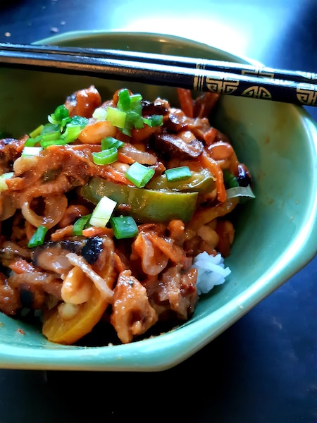 Smażony kurczak z warzywami z woka - zdjęcie użytkownika - zdjęcie numer 1