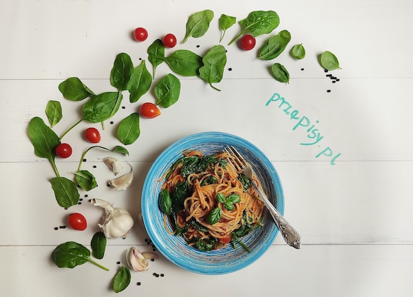 Spaghetti z pomidorami i szpinakiem - zdjęcie użytkownika - zdjęcie numer 1
