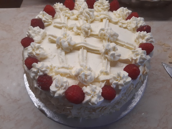 Torcik z bitą śmietaną i serkiem mascarpone - zdjęcie użytkownika - zdjęcie numer 1