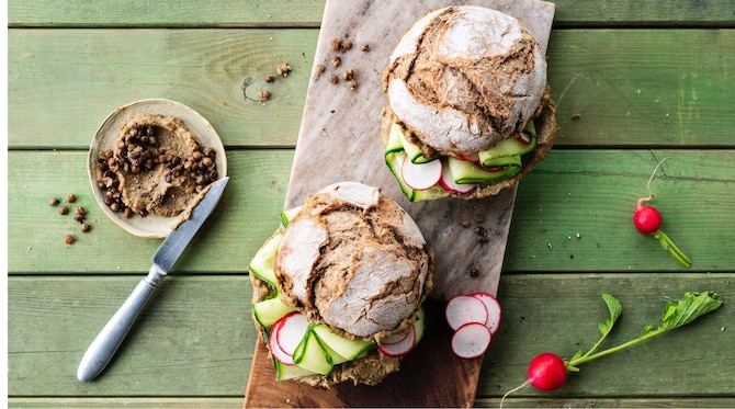 Kanapka z wegetariańskim pasztetem