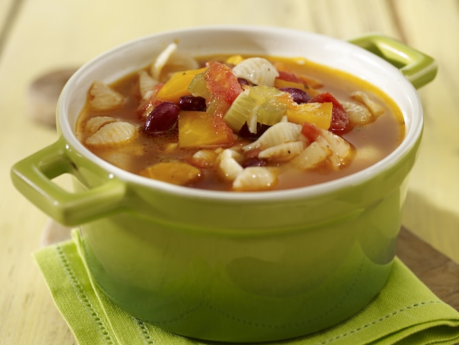 Zupa minestrone z makaronem