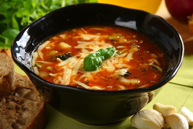 Włoska zupa minestrone    