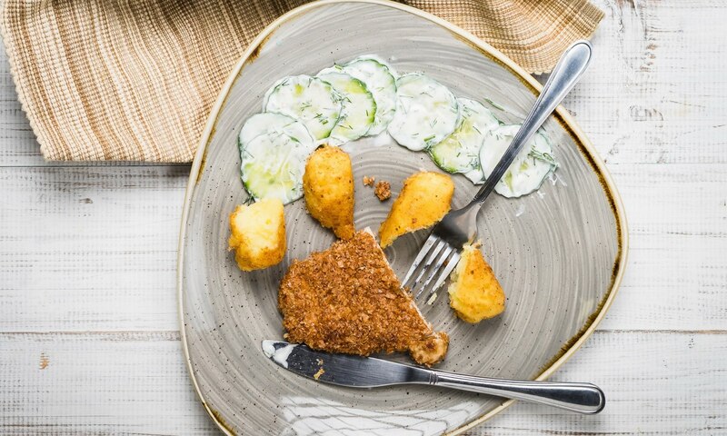 “Odchudzone” schabowe z krokiecikami rosti i mizerią