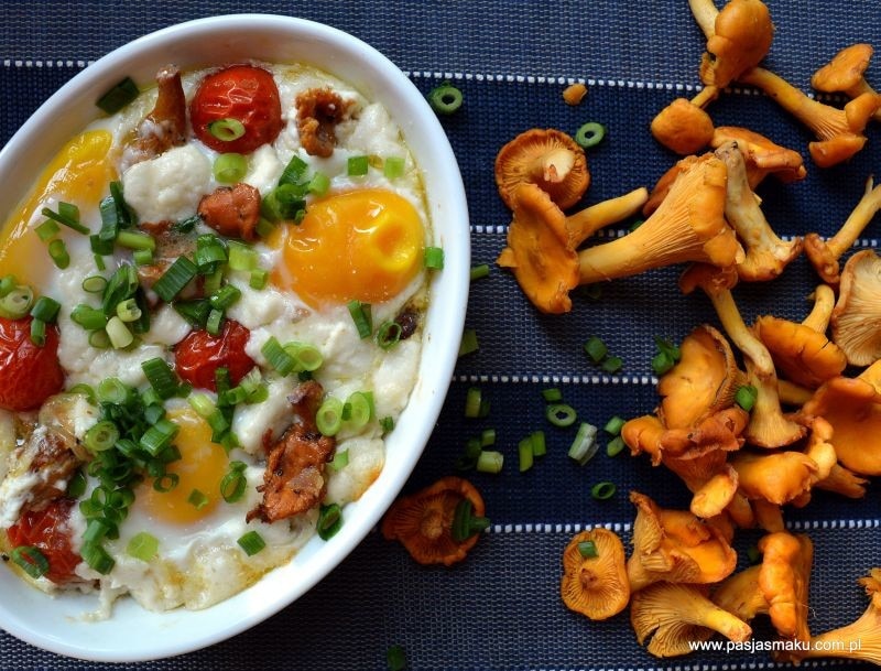 Kurki zapiekane z jajkiem i kozim serem