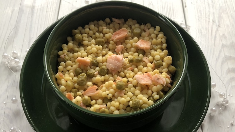 Perłowa kasza z łososiem