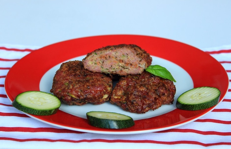 Pieczone kotlety mielone z cukinią